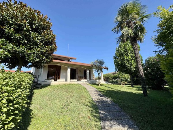 casa indipendente in vendita a Stra in zona San Pietro