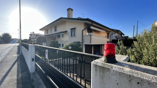 casa indipendente in vendita a Stra