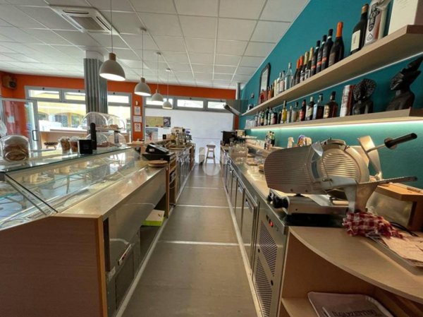 negozio in vendita a Stra in zona Paluello