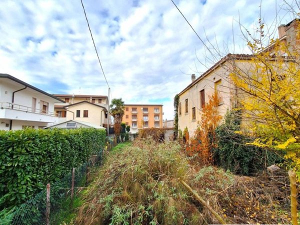 casa indipendente in vendita a Stra