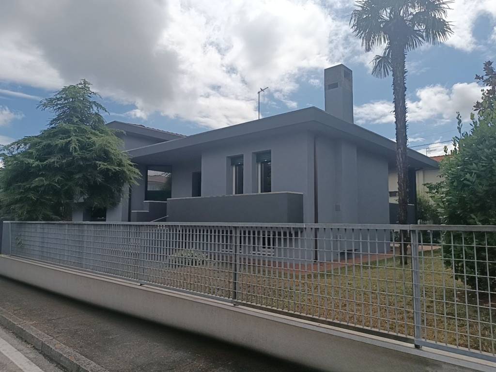 casa indipendente in vendita a Stra in zona Paluello