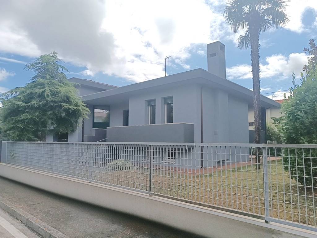 casa indipendente in vendita a Stra in zona Paluello