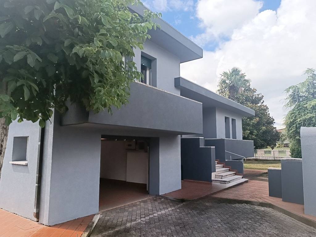 casa indipendente in vendita a Stra in zona Paluello