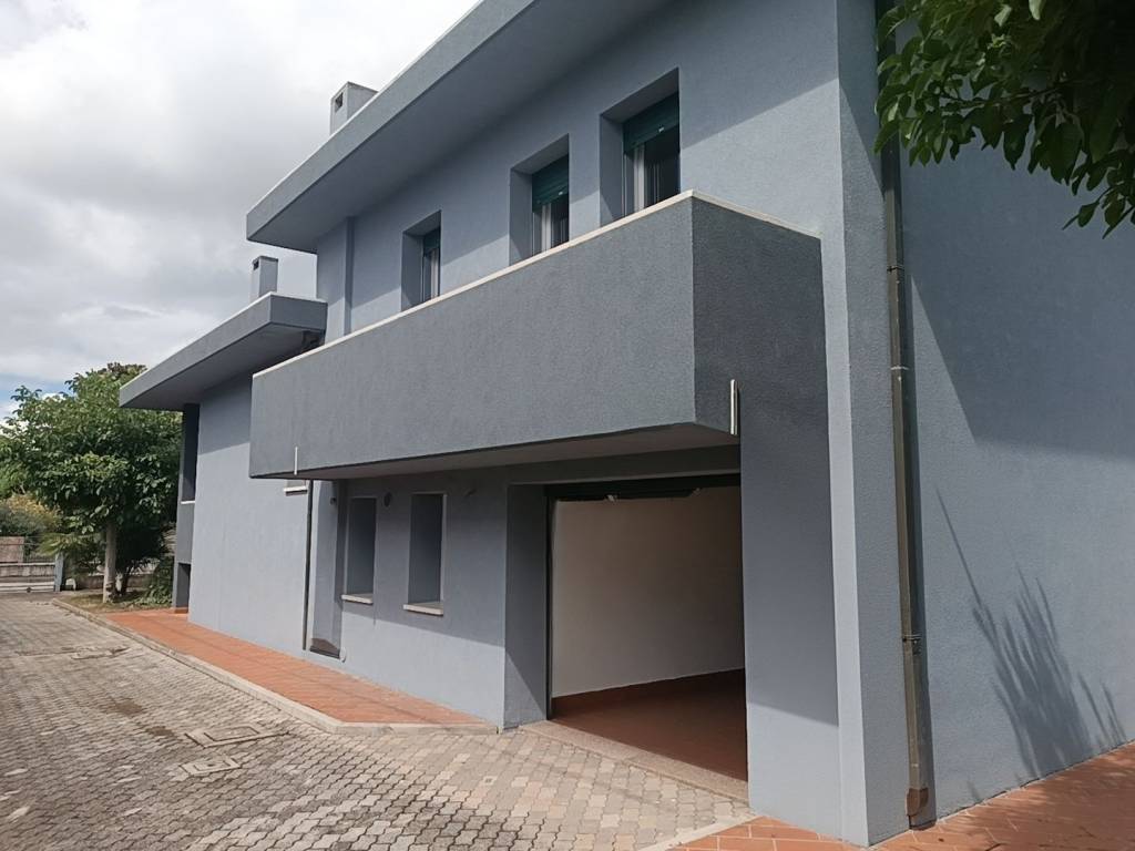 casa indipendente in vendita a Stra in zona Paluello