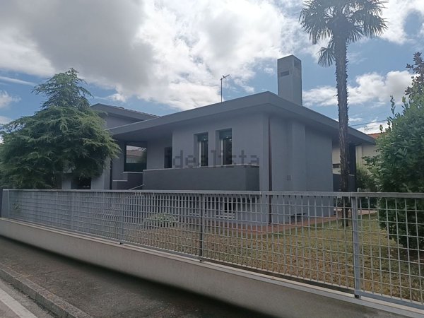 casa indipendente in vendita a Stra in zona Paluello