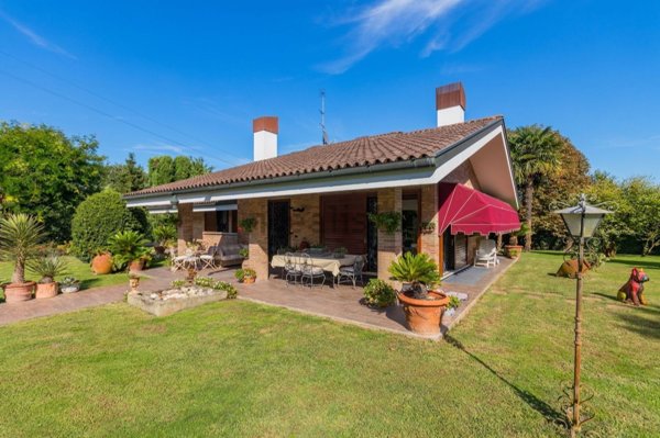 casa indipendente in vendita a Stra