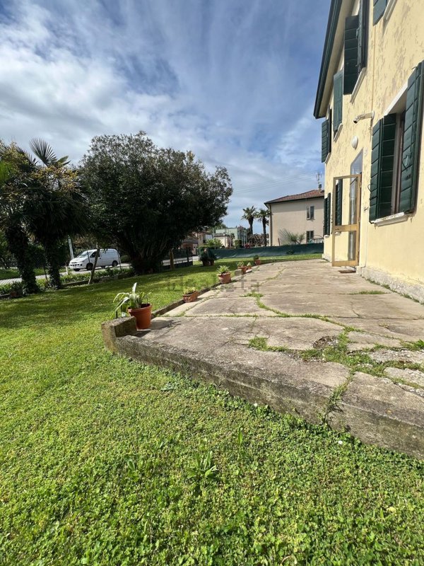 casa indipendente in vendita a Stra in zona San Pietro