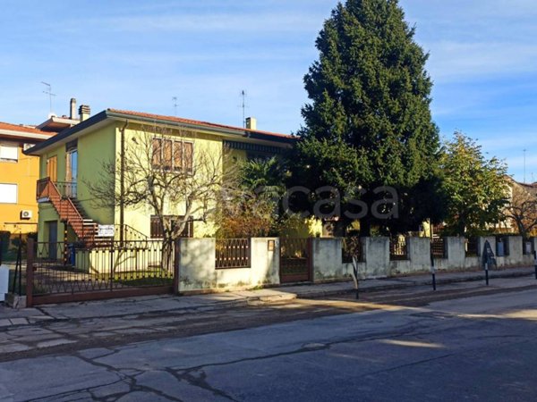 casa indipendente in vendita a Stra