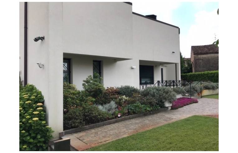 casa indipendente in vendita a Stra