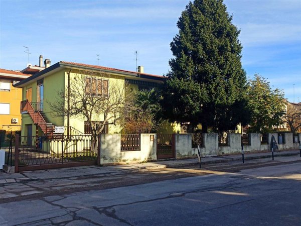 casa indipendente in vendita a Stra