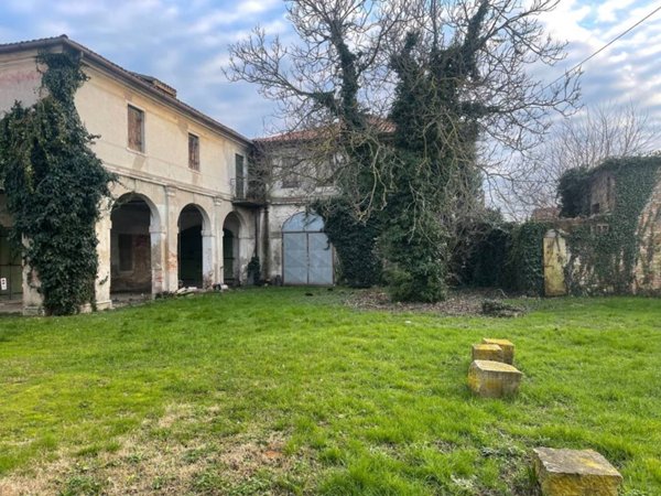 negozio in vendita a Stra in zona Paluello