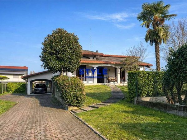 casa indipendente in vendita a Stra in zona San Pietro