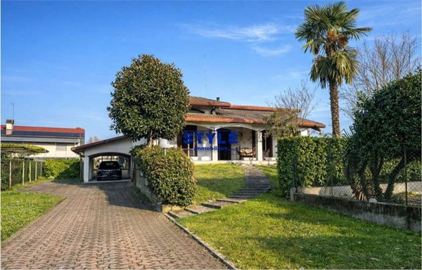 casa indipendente in vendita a Stra in zona San Pietro