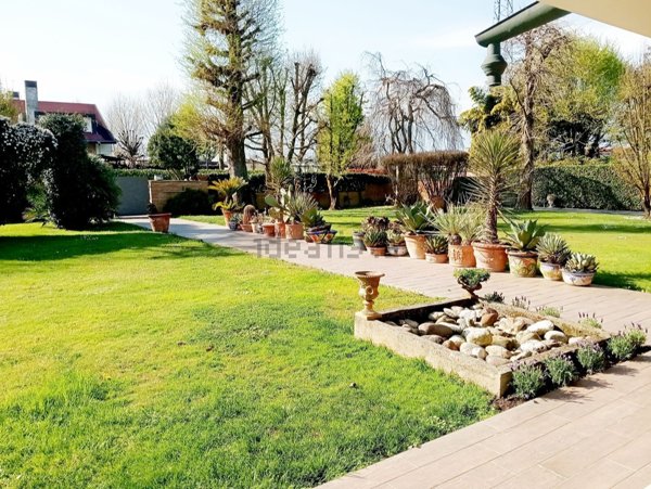 casa indipendente in vendita a Stra in zona San Pietro