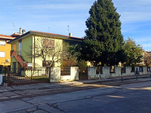casa indipendente in vendita a Stra