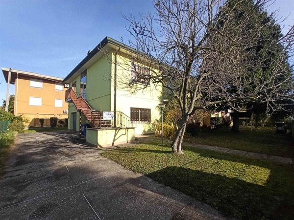 casa indipendente in vendita a Stra