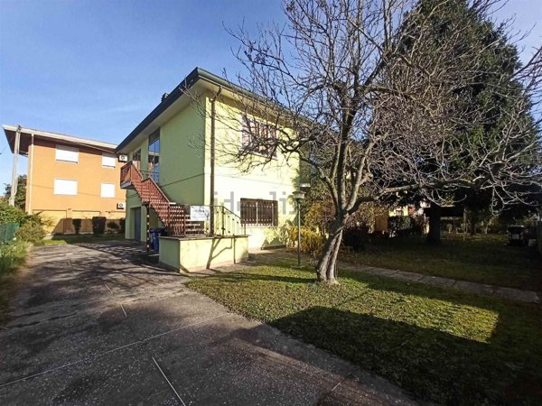 casa indipendente in vendita a Stra
