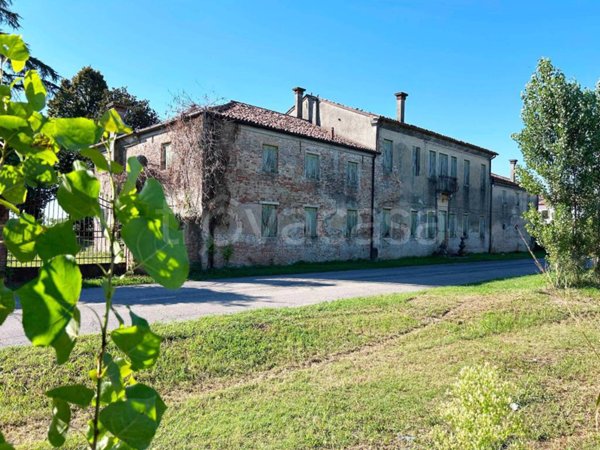 casa indipendente in vendita a Stra in zona San Pietro