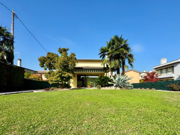 casa indipendente in vendita a Stra in zona San Pietro