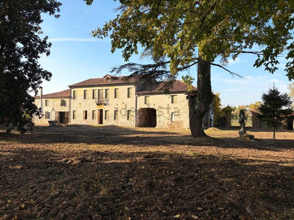 casa indipendente in vendita a Stra in zona San Pietro