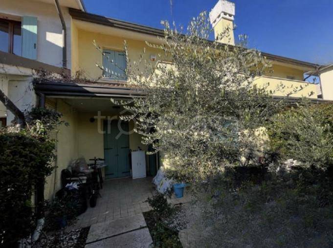 casa indipendente in vendita a Stra in zona San Pietro
