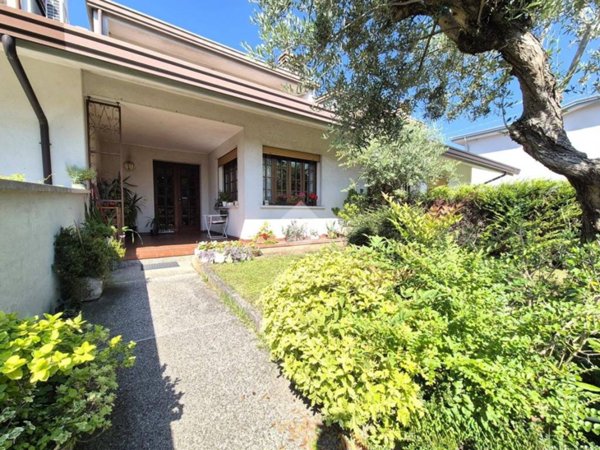 casa indipendente in vendita a Stra in zona San Pietro