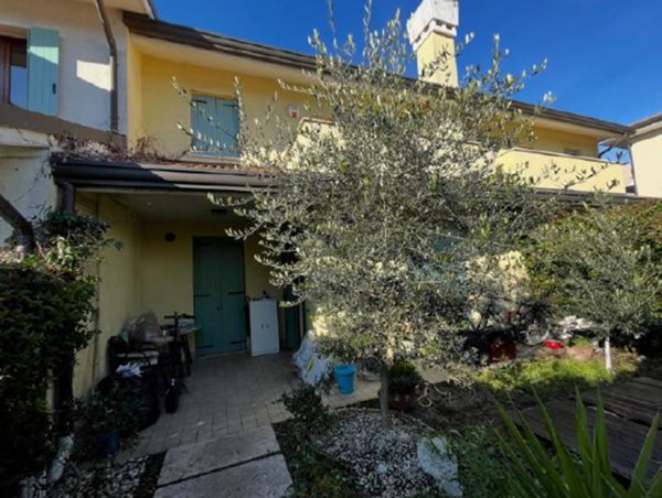 casa indipendente in vendita a Stra in zona San Pietro