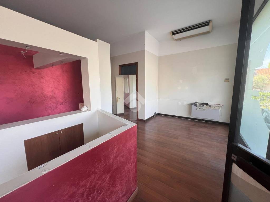 negozio in vendita a Stra in zona San Pietro