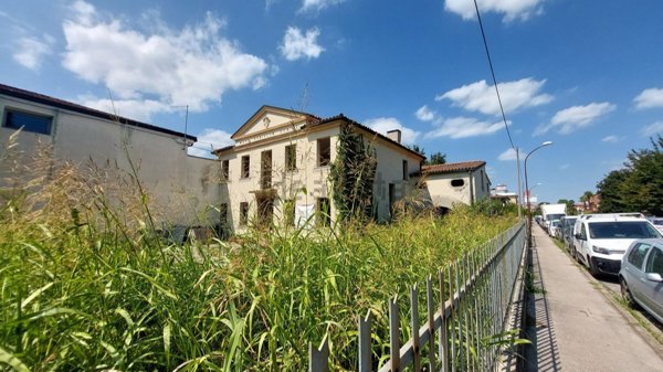 casa indipendente in vendita a Stra in zona San Pietro