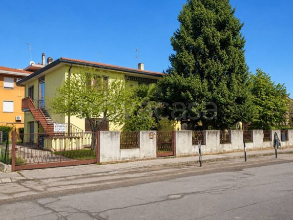 casa indipendente in vendita a Stra in zona San Pietro