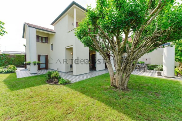 casa indipendente in vendita a Stra in zona San Pietro