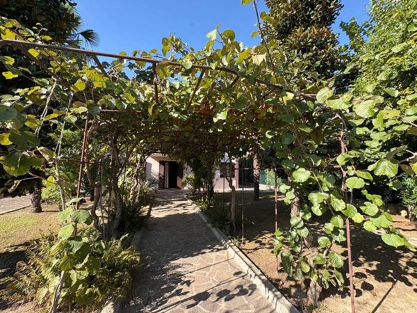 casa indipendente in vendita a Stra in zona Paluello