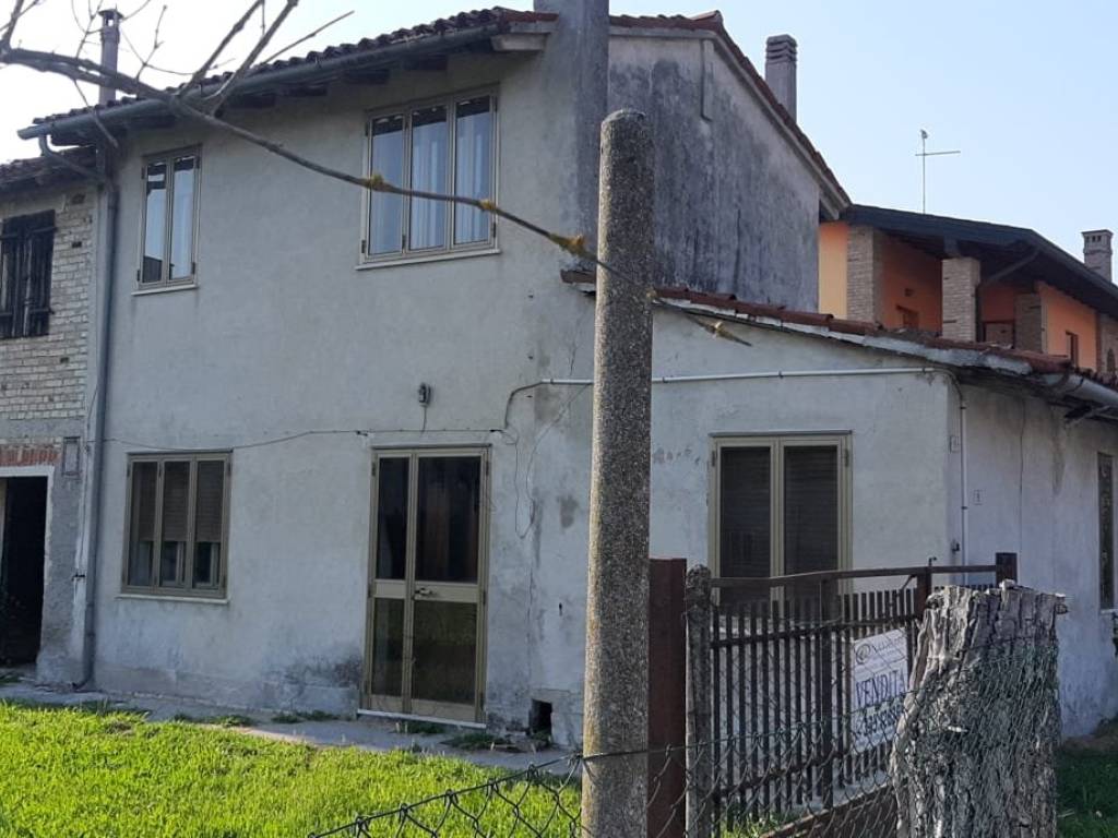 casale in vendita a Teglio Veneto in zona Cintello