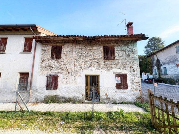 casale in vendita a Teglio Veneto in zona Suzzolins