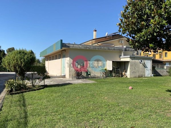 casale in vendita a Teglio Veneto in zona Suzzolins