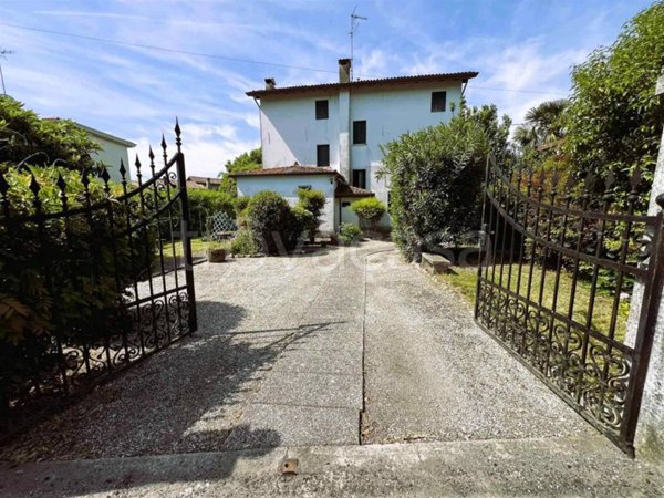 casa indipendente in vendita a Teglio Veneto in zona Suzzolins