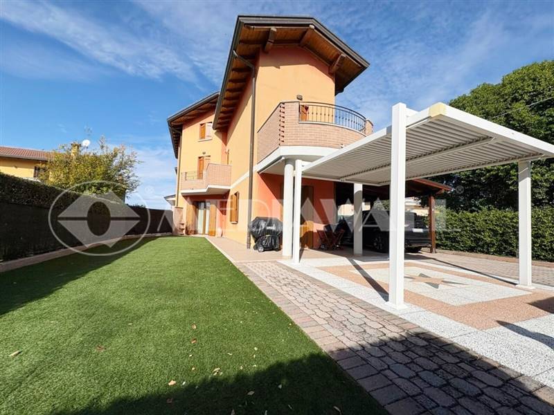 casa indipendente in vendita a Teglio Veneto in zona Suzzolins