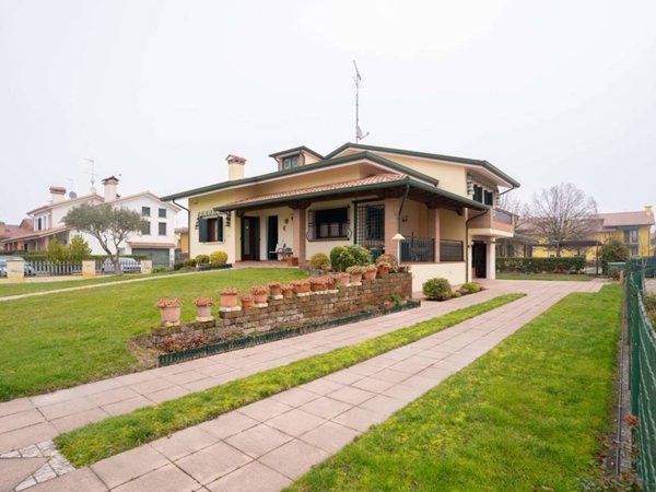 casa indipendente in vendita a Torre di Mosto