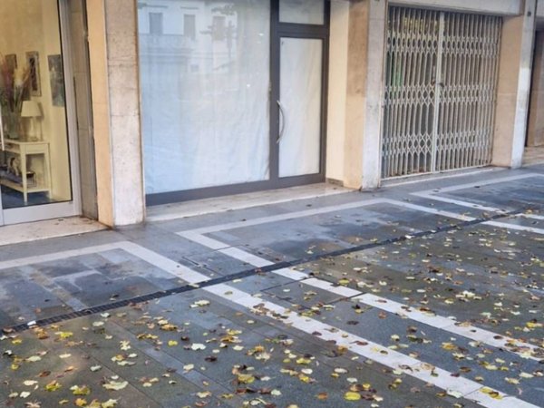 negozio in vendita a Venezia in zona Marghera