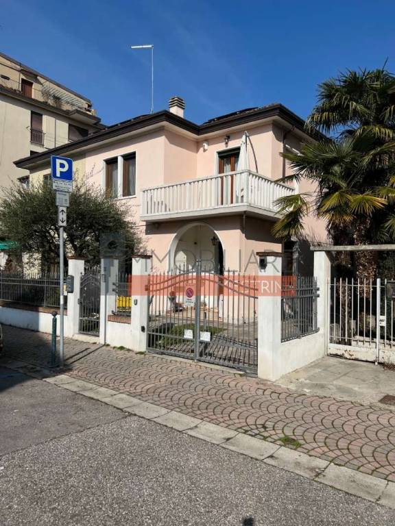 casa indipendente in vendita a Venezia in zona Mestre