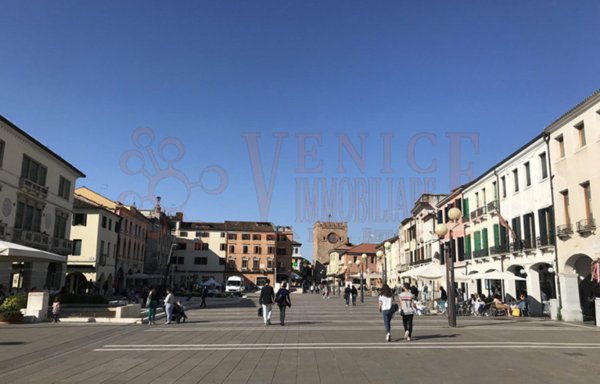 locale commerciale in vendita a Venezia in zona Mestre