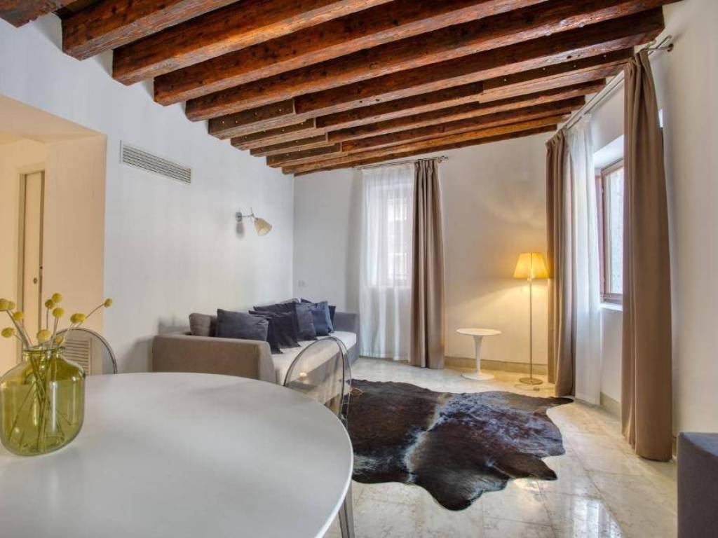 appartamento in vendita a Venezia in zona Sestiere Dorsoduro