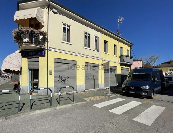 negozio in vendita a Venezia in zona Marghera