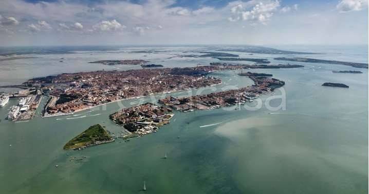 negozio in vendita a Venezia in zona Lido di Venezia