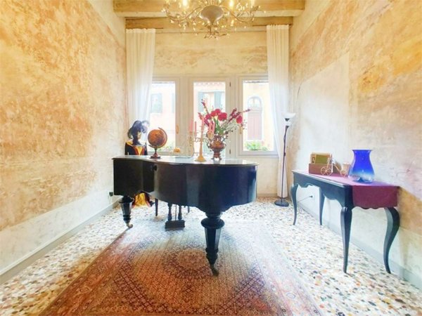 negozio in vendita a Venezia in zona Sestiere Santa Croce