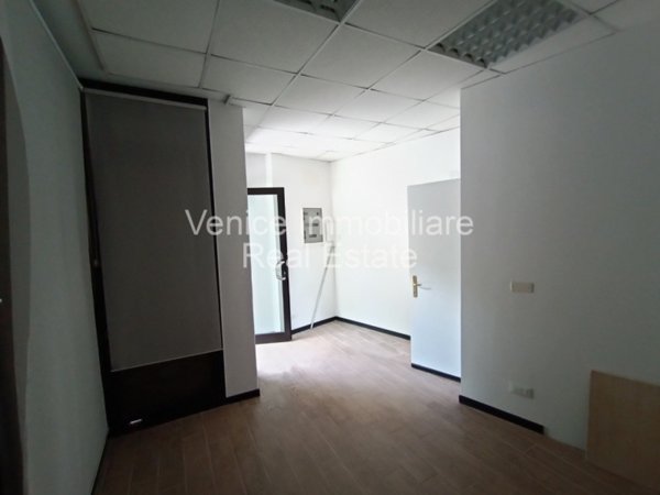 negozio in vendita a Venezia in zona Mestre