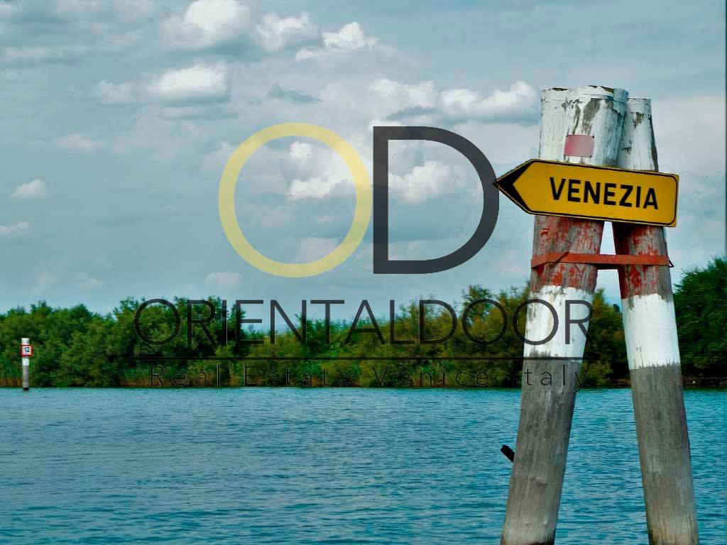 intera palazzina in vendita a Venezia in zona Burano