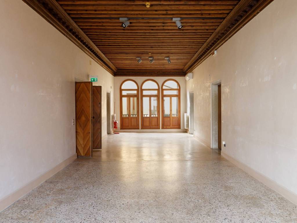 intera palazzina in vendita a Venezia in zona Sestiere Dorsoduro