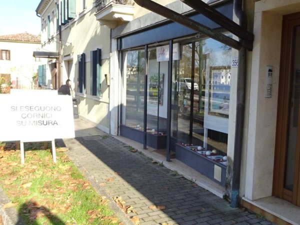 negozio in vendita a Venezia in zona Trivignano