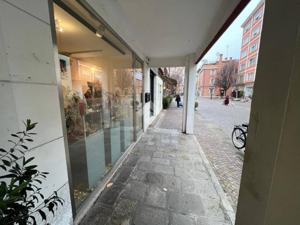 negozio in vendita a Venezia in zona Mestre
